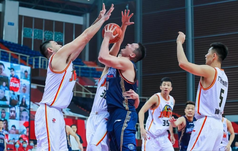  克莱蒙新帅上任首秀率队拿下三分  